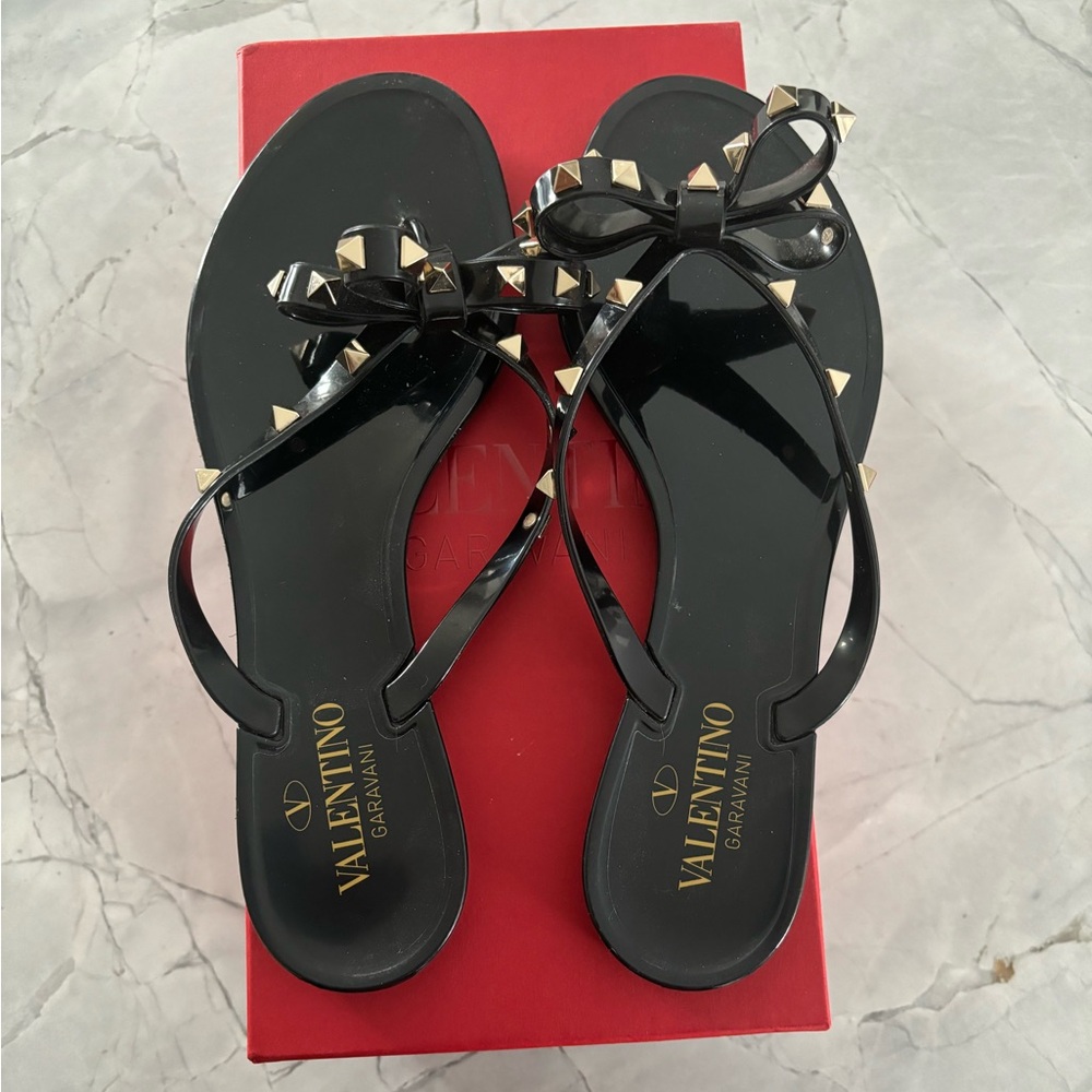 VALENTINO GARAVANI Black Rockstud Bow Jelly Flip Flop Size 9